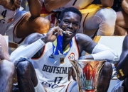 开云APP-法国男篮碾压勇士，米切尔三分雨点燃全场