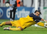 开云APP-塞维利亚绝杀之夜，库尔图瓦用实力证明自己，诠释门将的孤独与荣耀