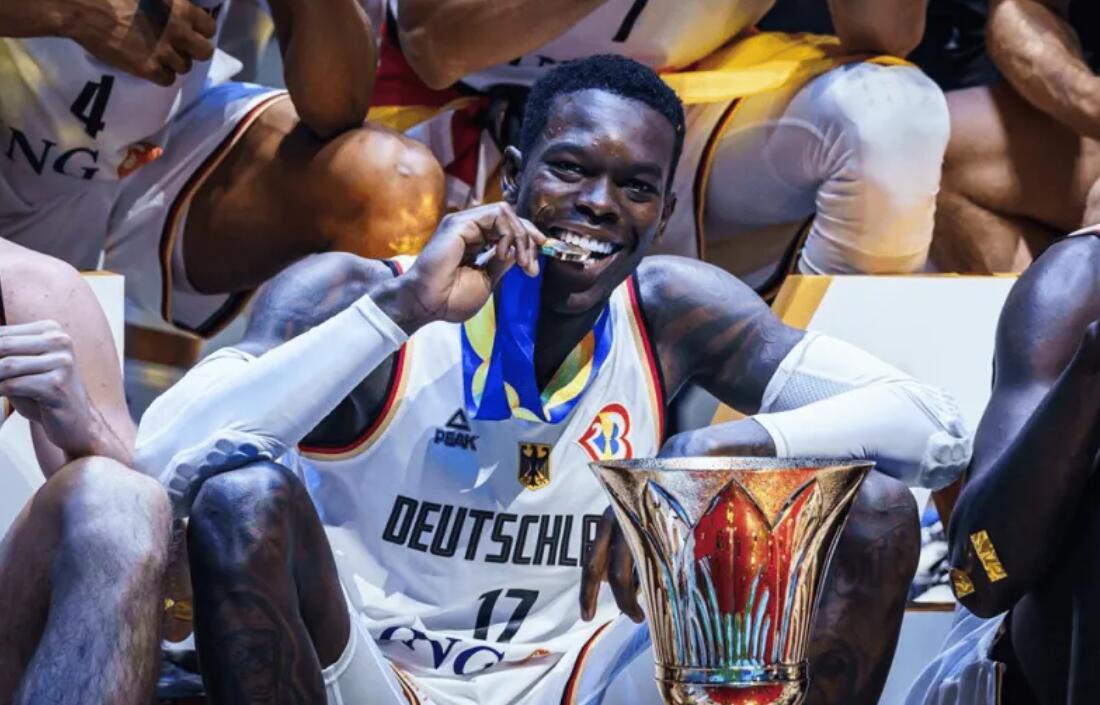 法国男篮碾压勇士，米切尔三分雨点燃全场