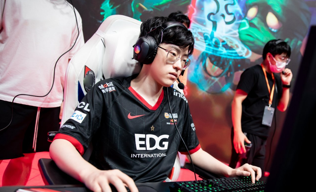 C9爆冷GEN，Bwipo统治全场