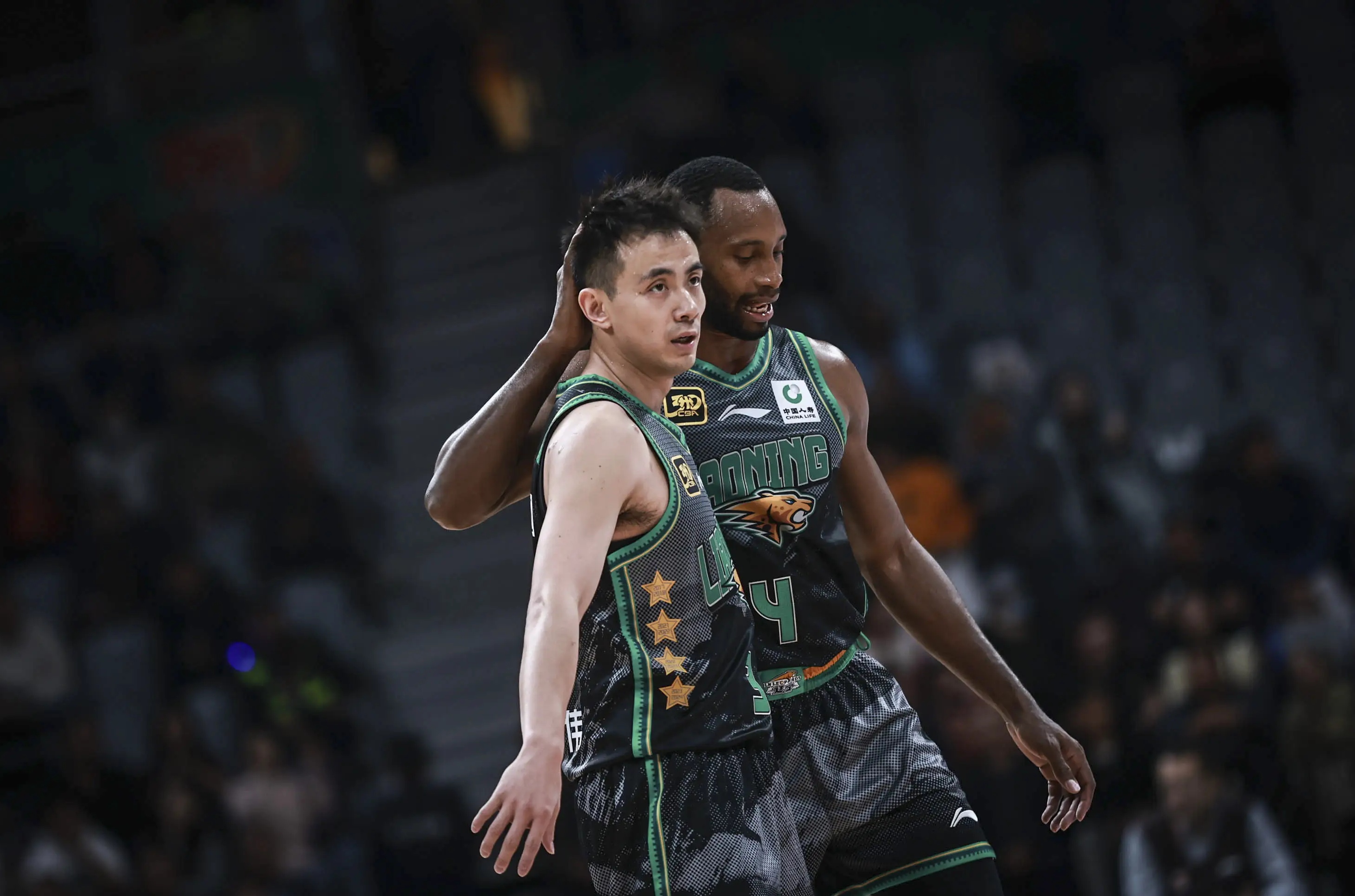 76人鏖战南韩男篮,萨姆·米切尔统治全场的简单介绍 76人鏖战南韩男篮,萨姆·米切尔统治全场的简单介绍