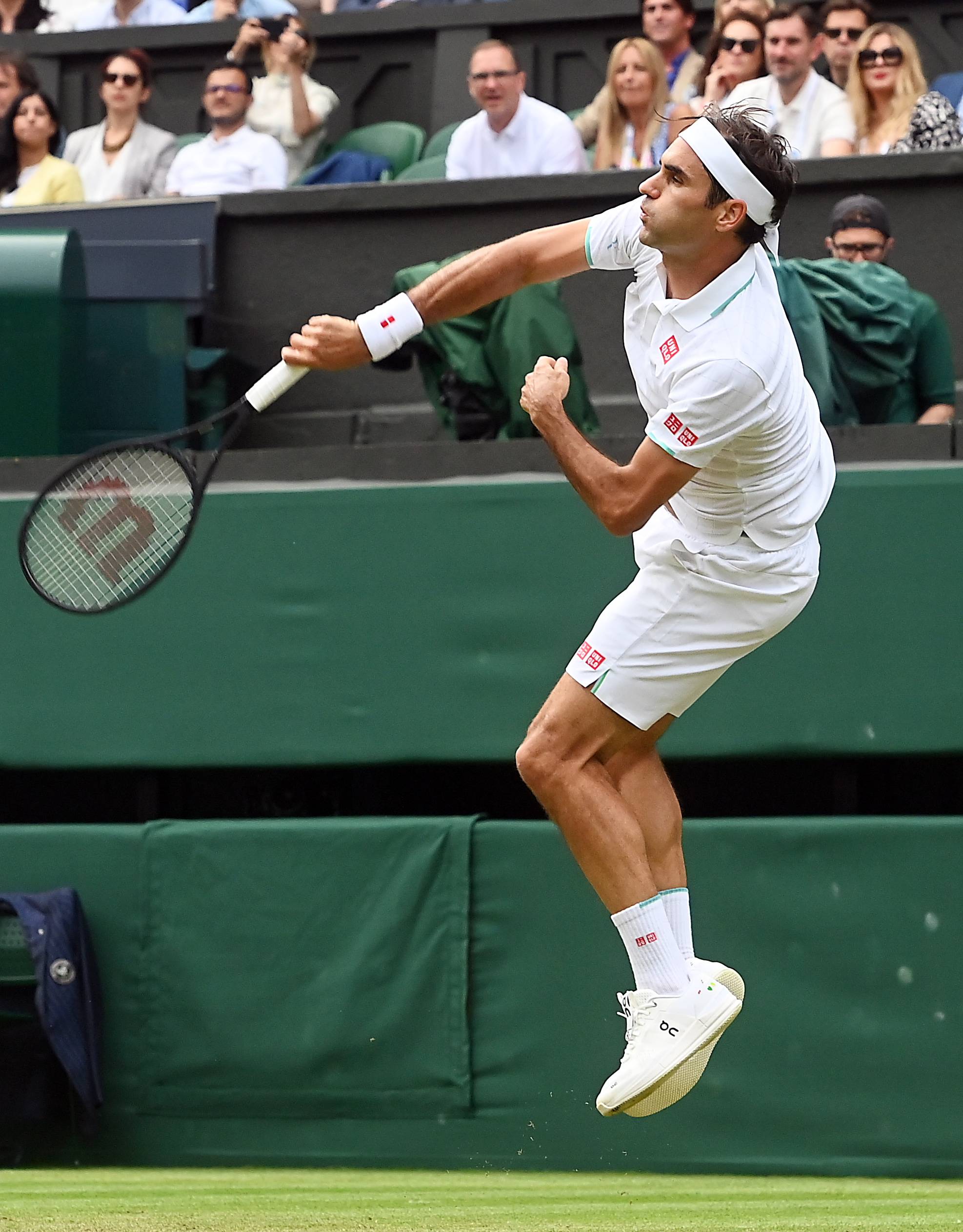 世界网球队力克西班牙网球队,费德勒高光表现的简单介绍 世界网球队力克西班牙网球队,费德勒高光表现的简单介绍