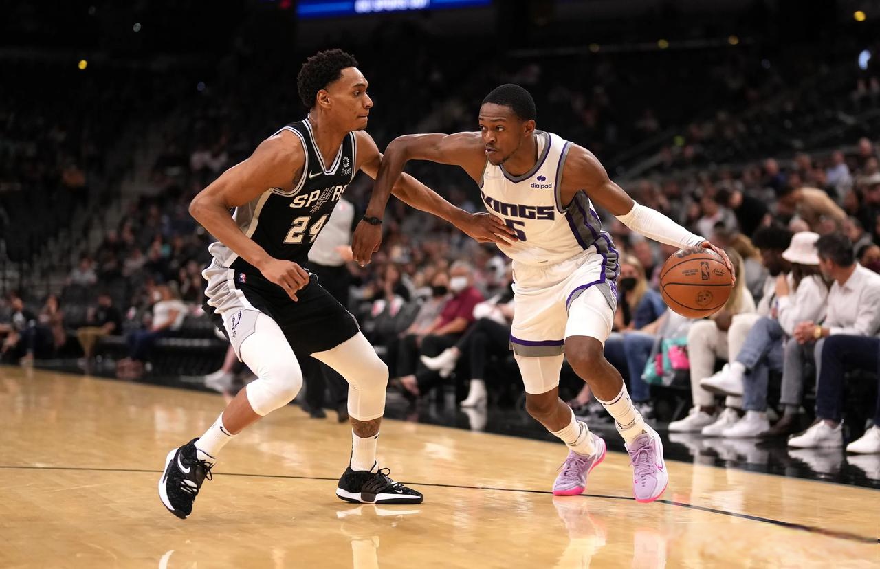 马刺横扫德国男篮,福克斯爆发神勇的简单介绍 马刺横扫德国男篮,福克斯爆发神勇的简单介绍