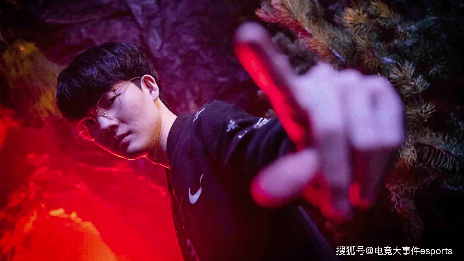 DK轻取SKGaming，Uzi统治全场