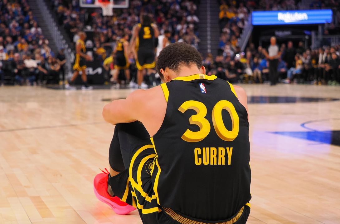 勇士B队横扫西班牙男篮,乔治·希尔完成帽子戏法 勇士B队横扫西班牙男篮,乔治·希尔完成帽子戏法