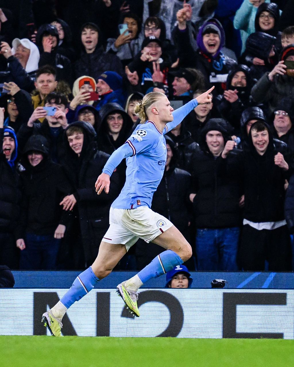 关于拜仁慕尼黑主场力克曼彻斯特城进半决赛的信息