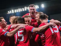 欧预赛争斗激烈，球员们奋力拼搏