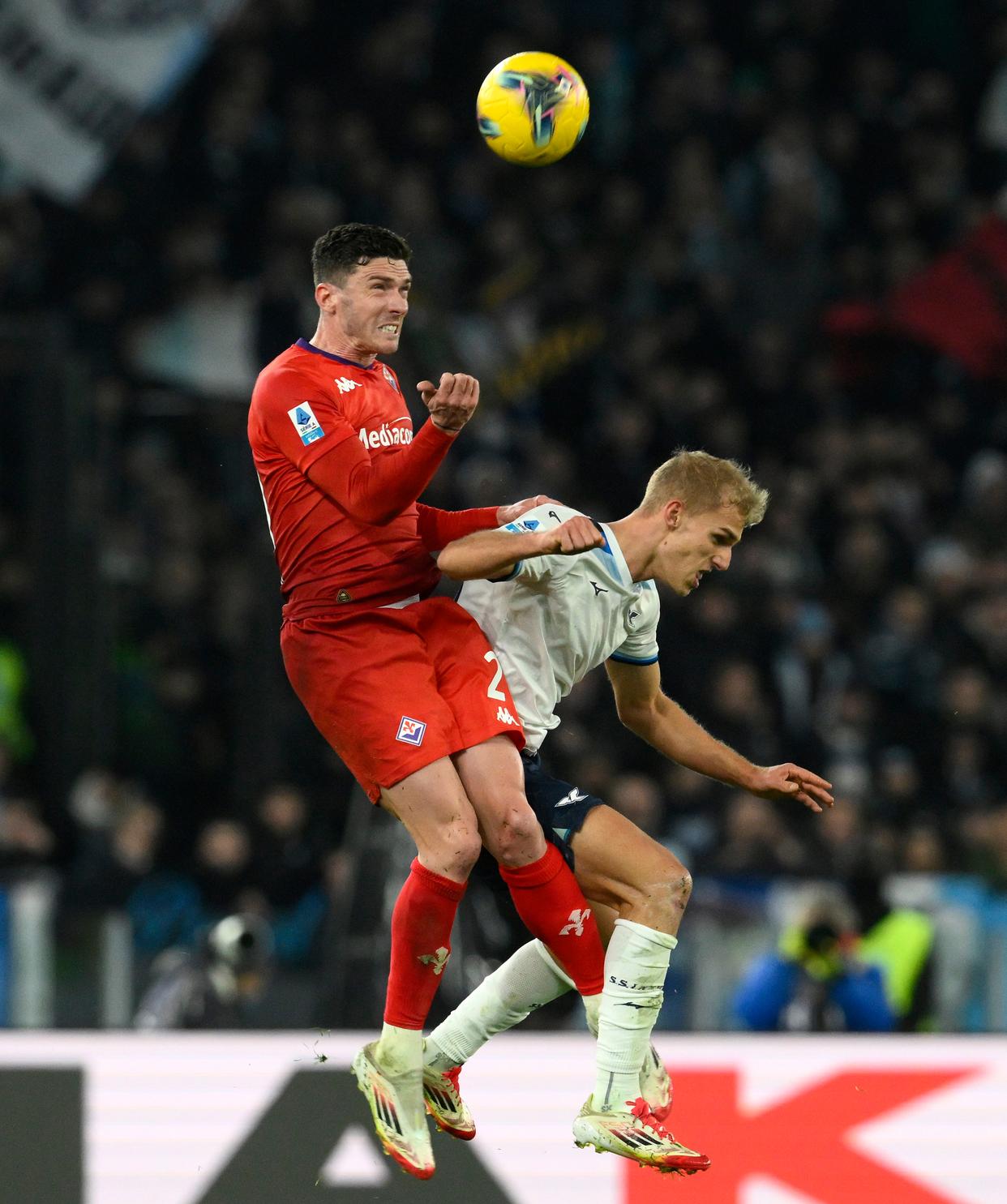 足球精彩战报：意大利队力挫对手