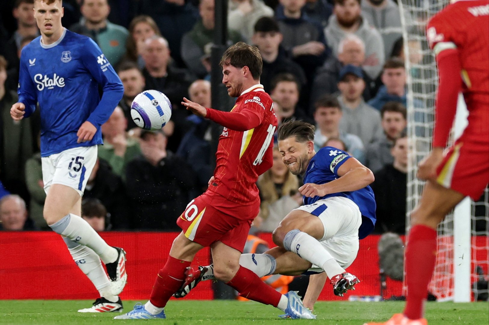 关于英格兰力克苏格兰,前锋连场进球的信息 关于英格兰力克苏格兰,前锋连场进球的信息