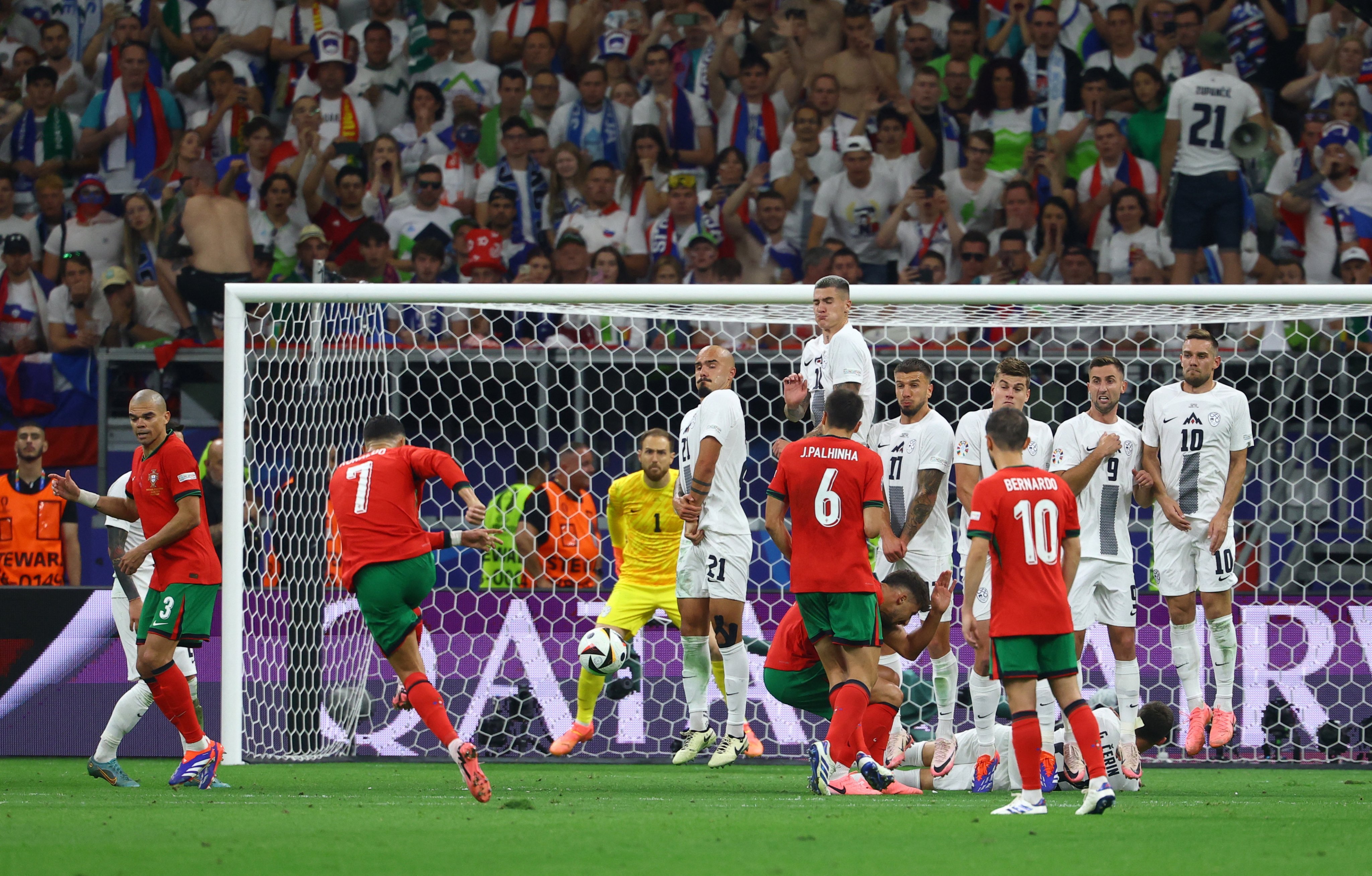 包含斯洛文尼亚队在国际比赛中一鼓作气的词条