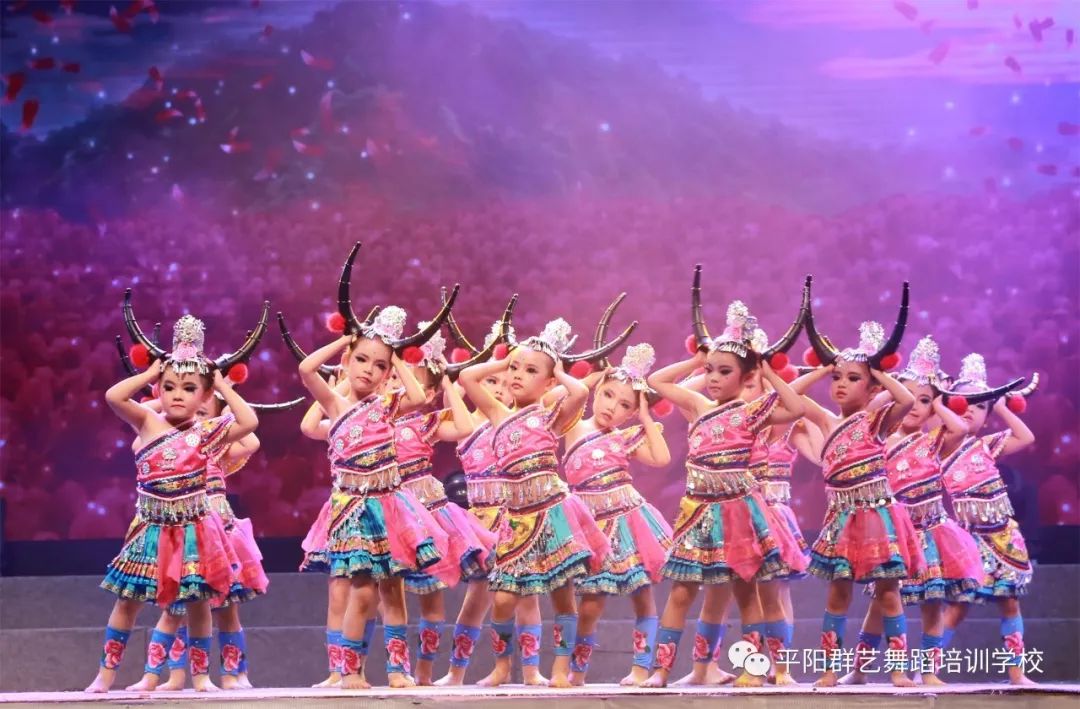 包含精彩回放全面展示，比赛中高潮迭起的词条