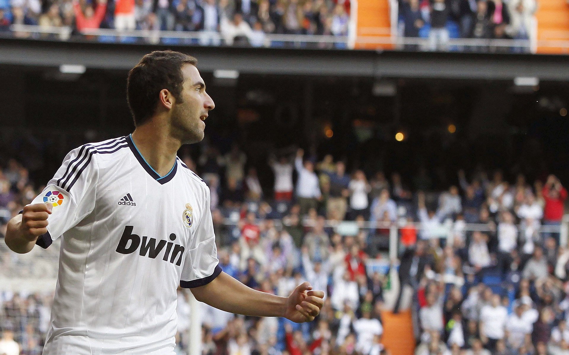 凯塞多冠军级表现定乾坤,曼联险胜瑞士显唯一性