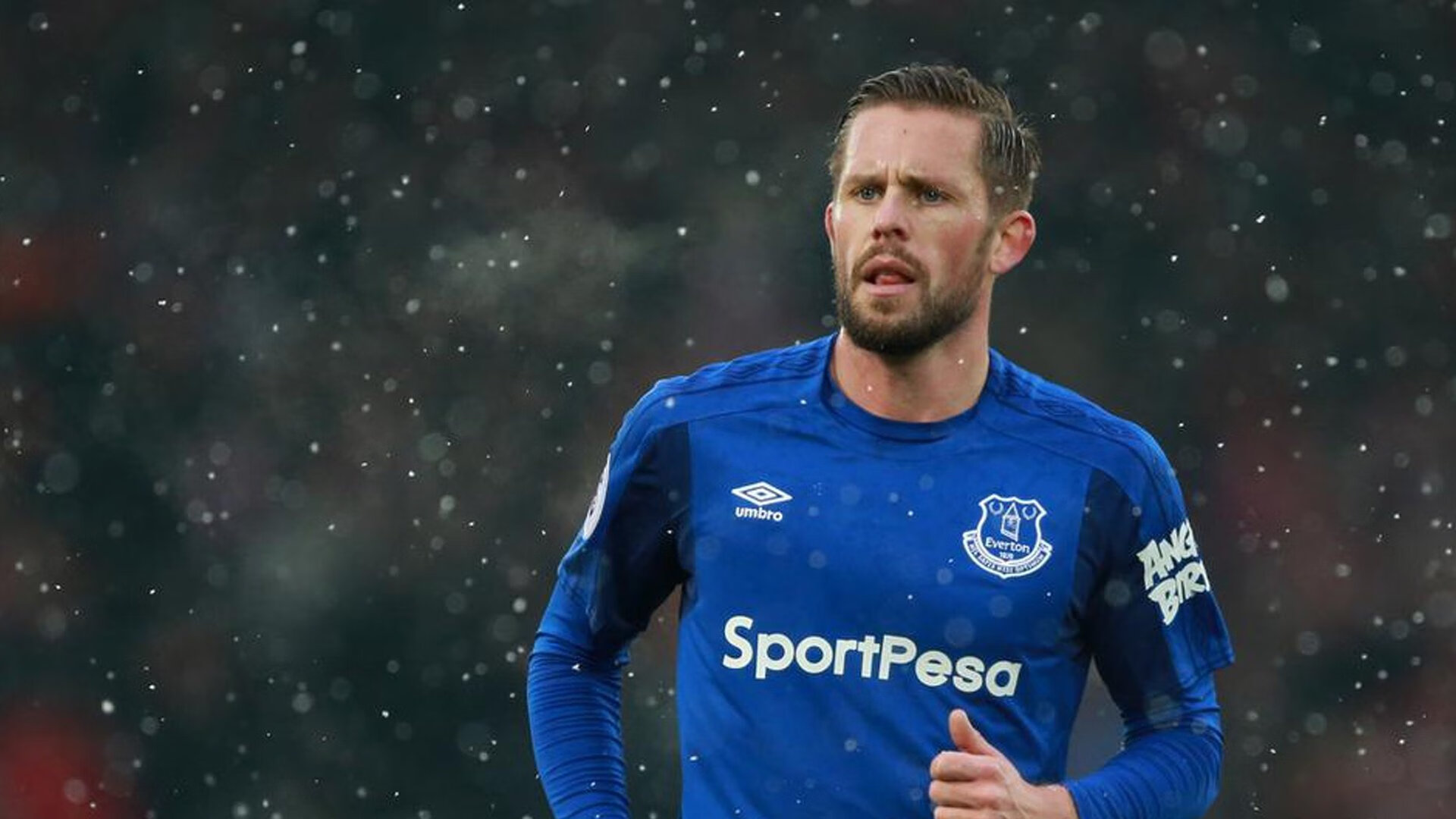 北欧寒夜蓝黑军团破冰,法比尼奥魔幻弧线惊艳欧洲